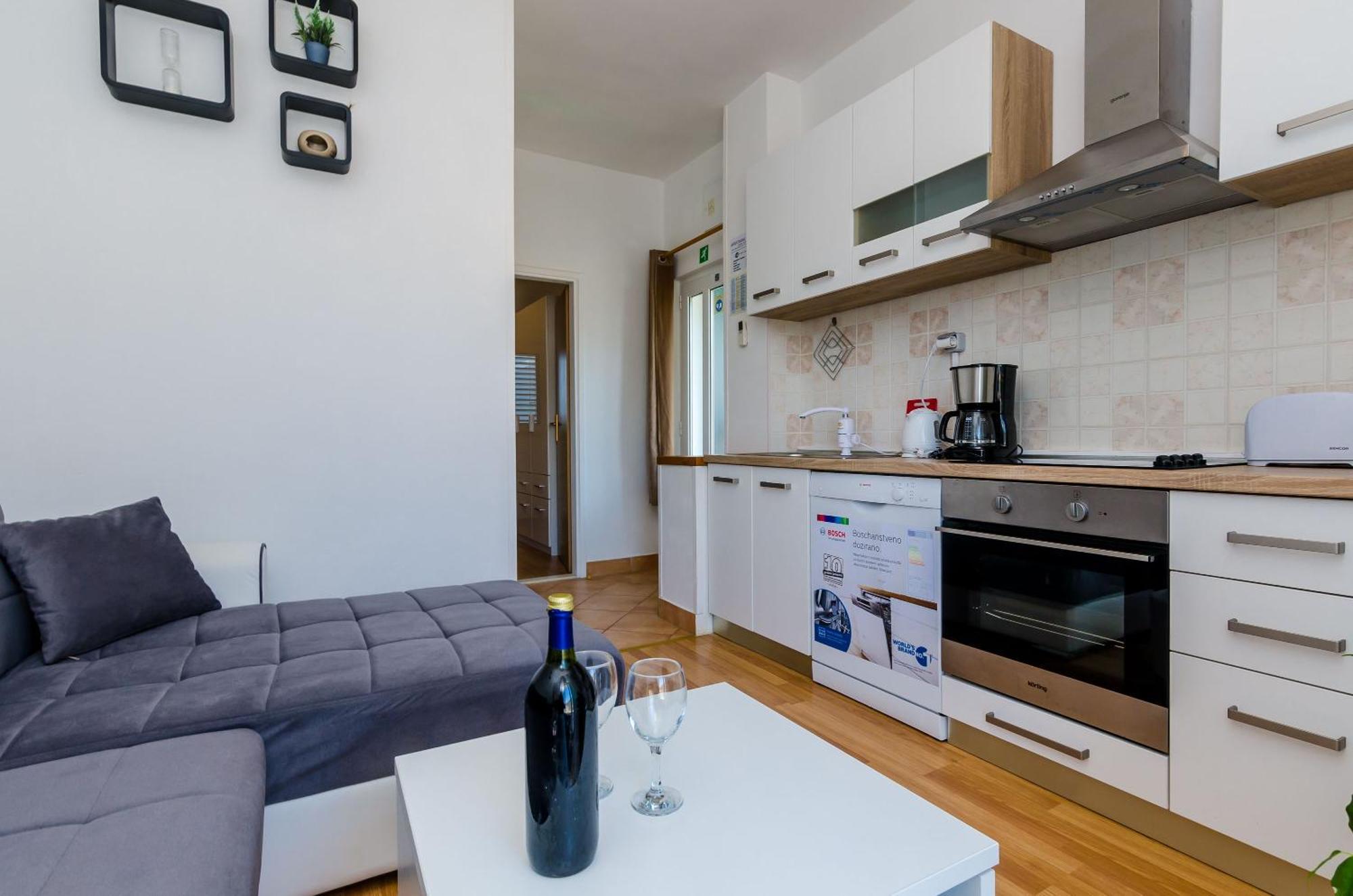 Apartments Lorena Mljet Pomena Exterior photo