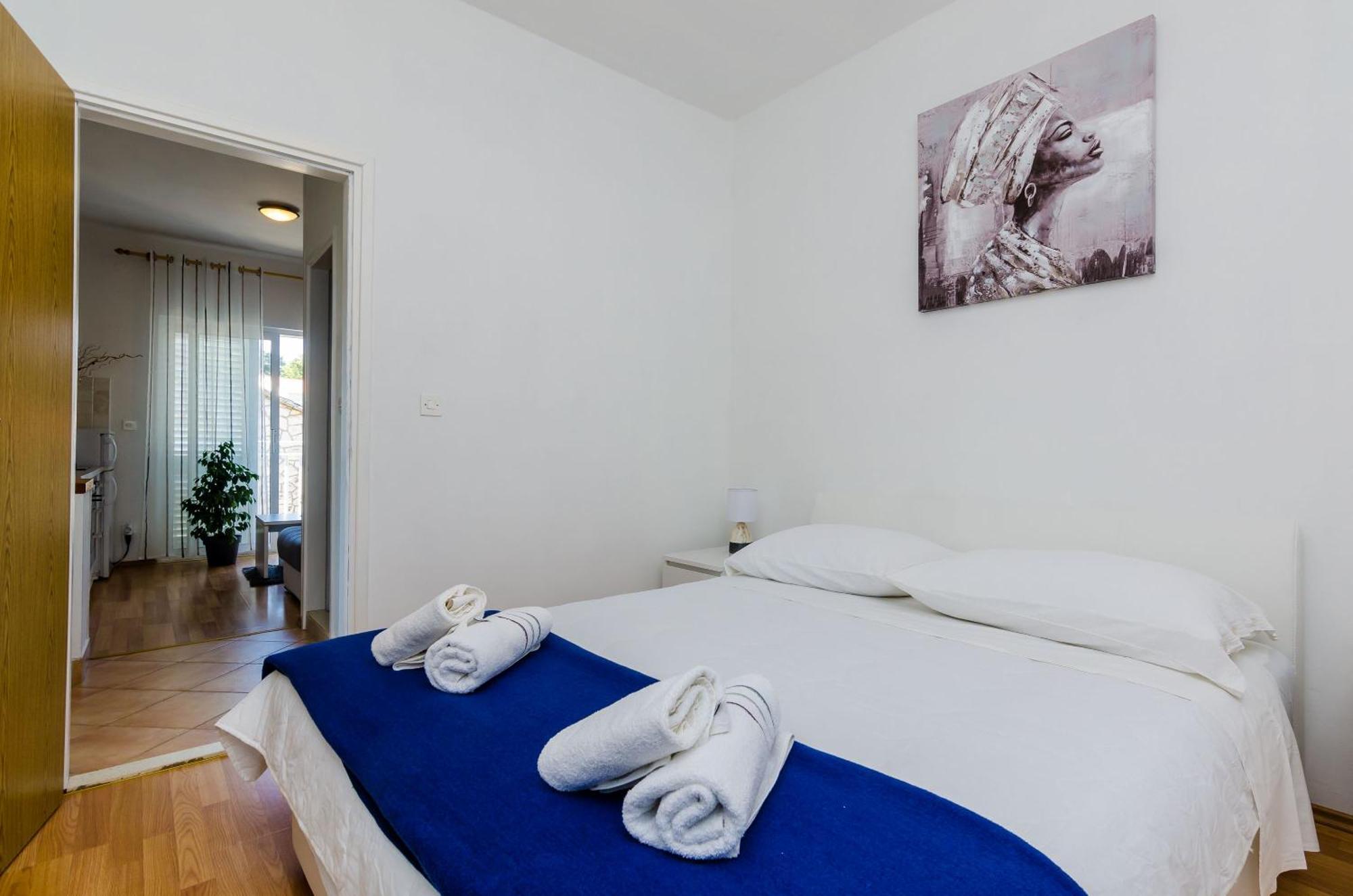 Apartments Lorena Mljet Pomena Exterior photo