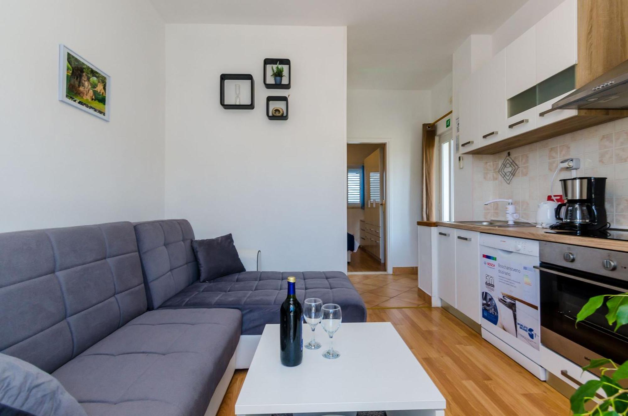 Apartments Lorena Mljet Pomena Exterior photo
