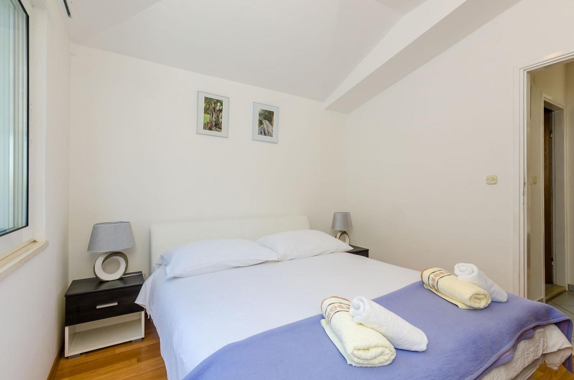 Apartments Lorena Mljet Pomena Exterior photo