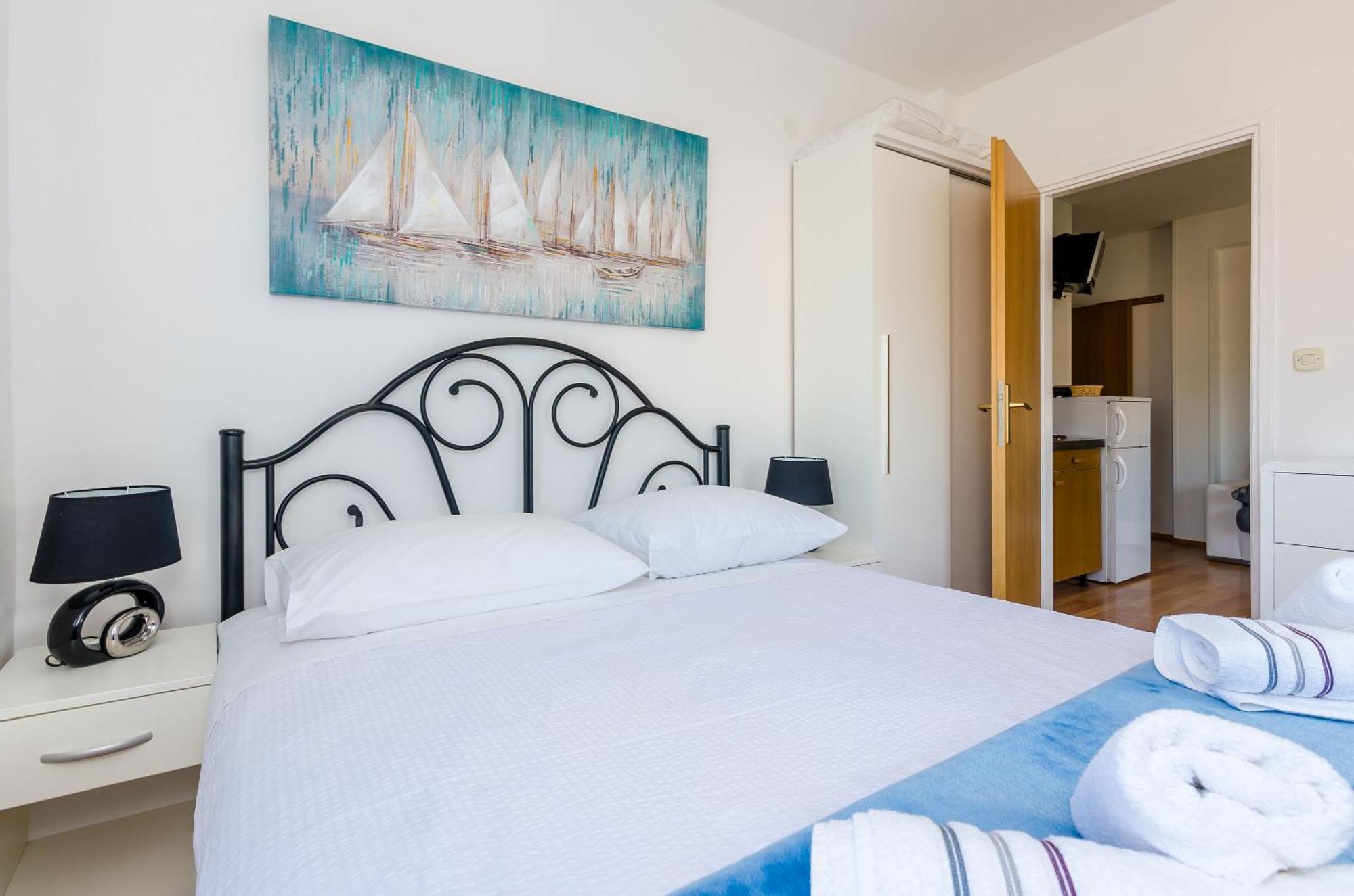 Apartments Lorena Mljet Pomena Exterior photo