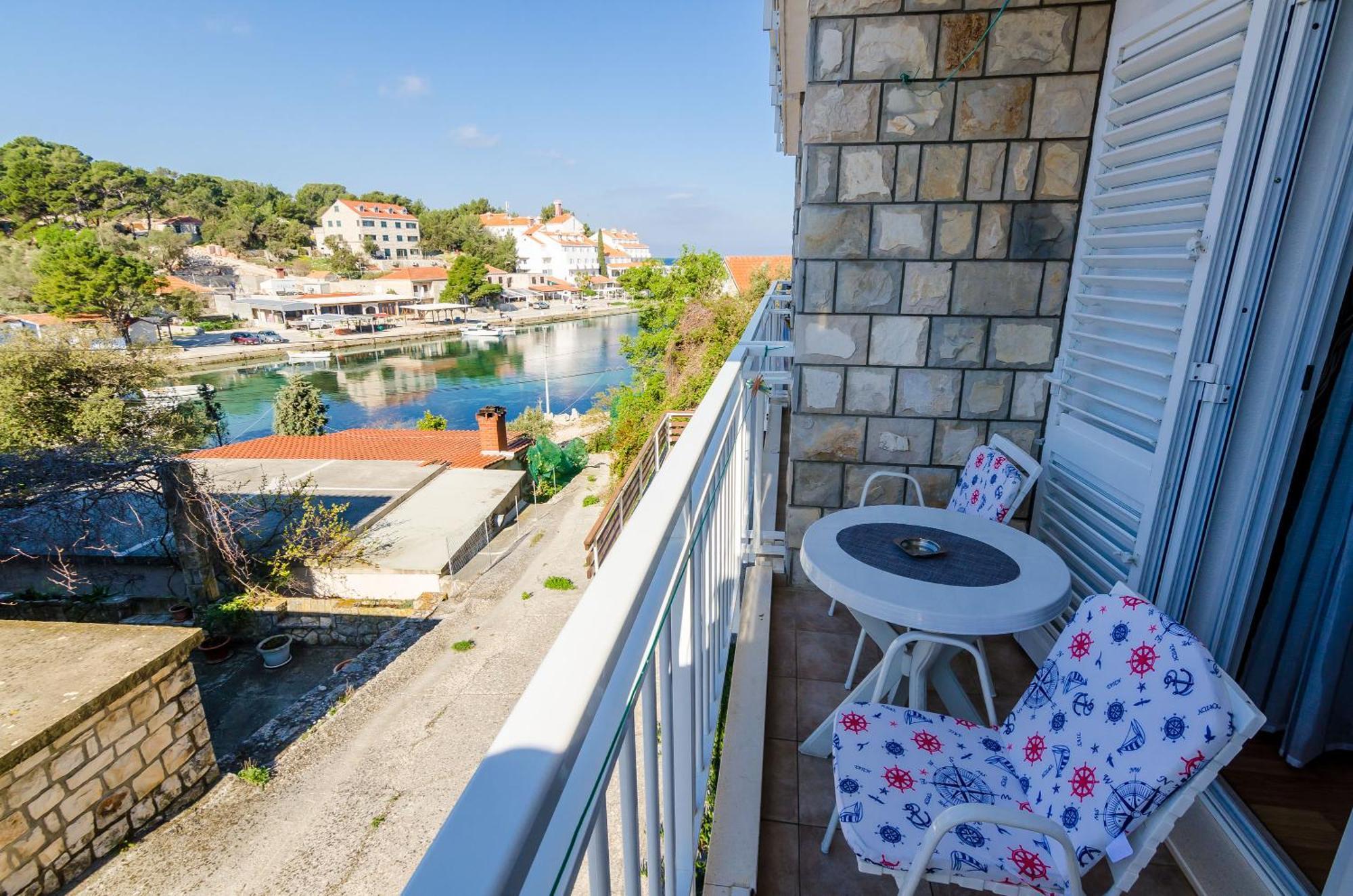Apartments Lorena Mljet Pomena Exterior photo