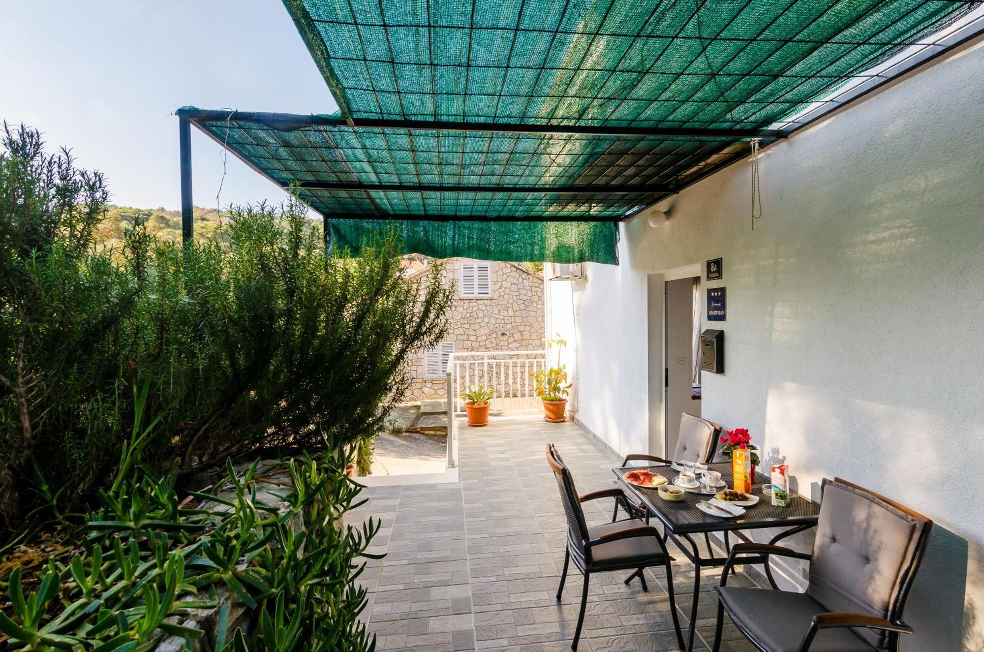 Apartments Lorena Mljet Pomena Exterior photo