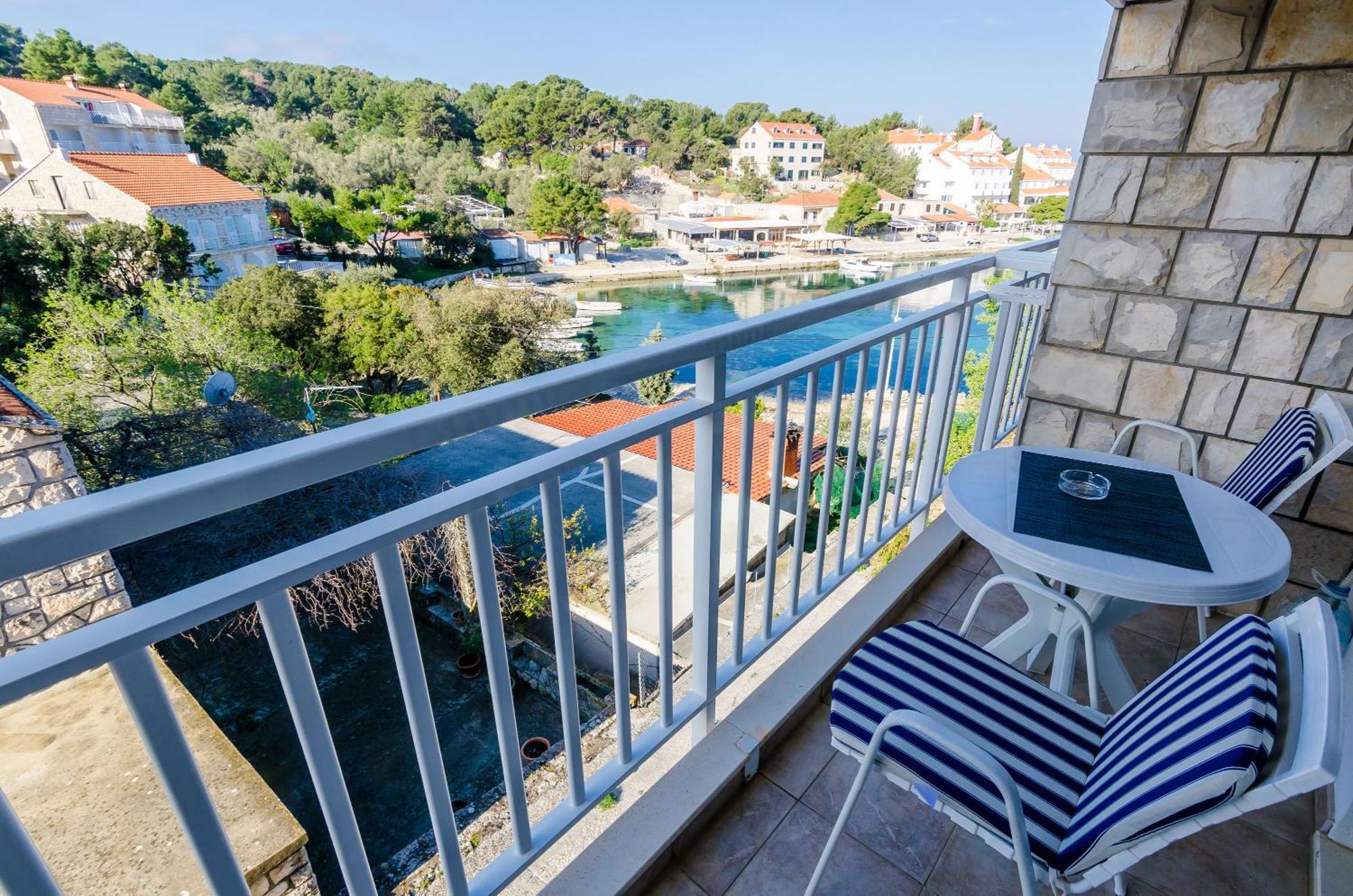 Apartments Lorena Mljet Pomena Exterior photo