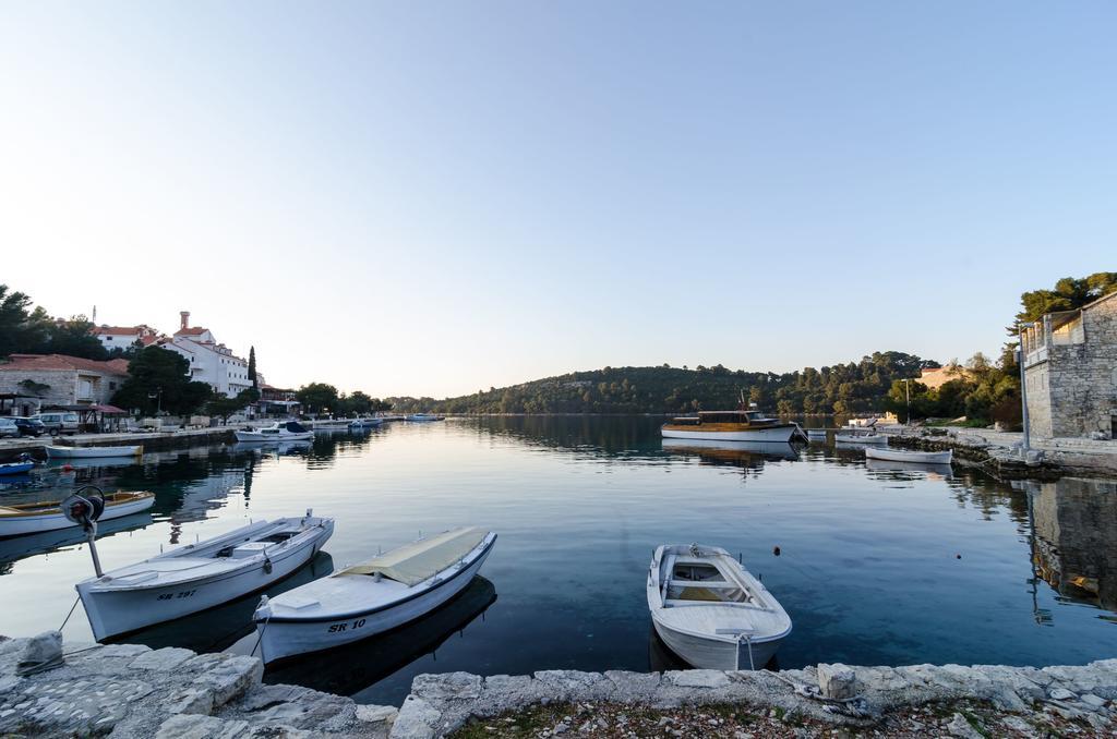 Apartments Lorena Mljet Pomena Exterior photo