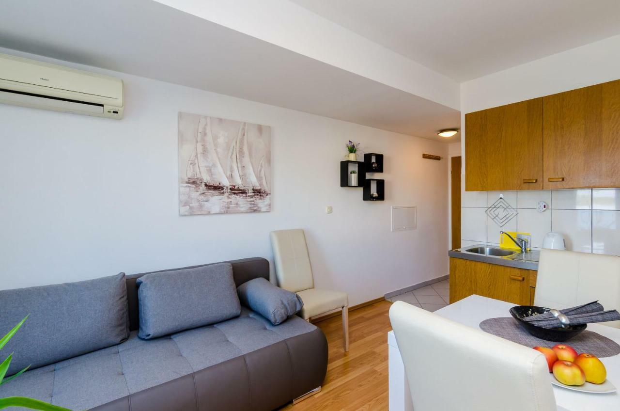 Apartments Lorena Mljet Pomena Exterior photo