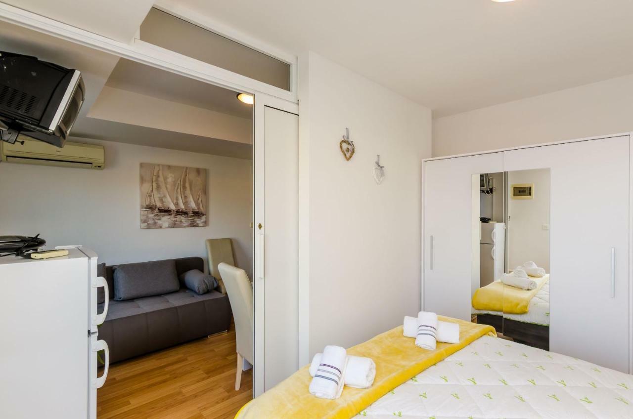Apartments Lorena Mljet Pomena Exterior photo
