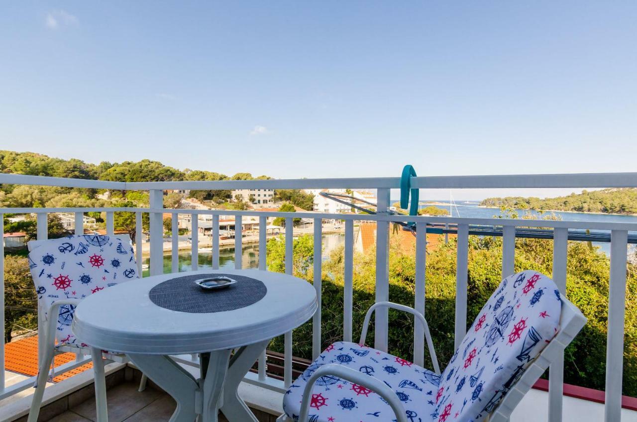 Apartments Lorena Mljet Pomena Exterior photo