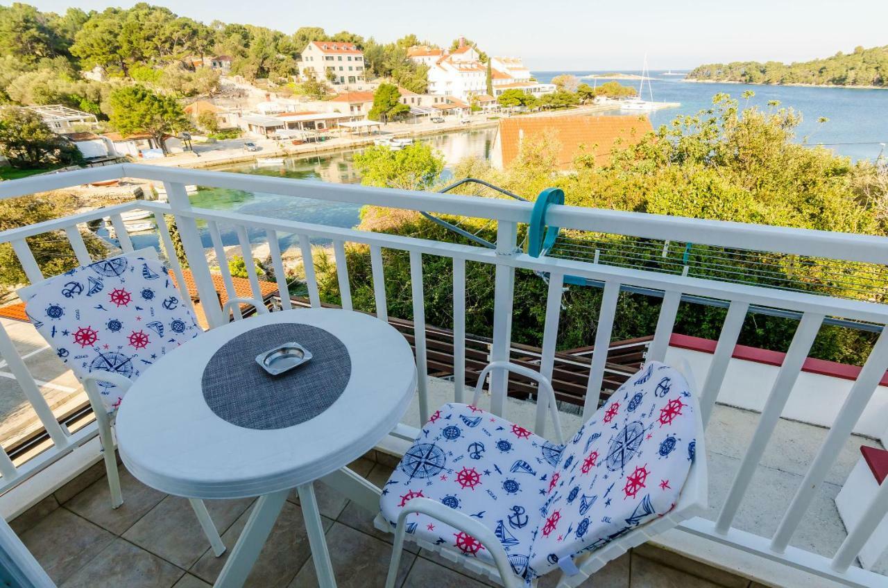 Apartments Lorena Mljet Pomena Exterior photo