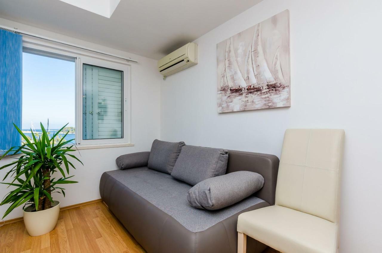 Apartments Lorena Mljet Pomena Exterior photo
