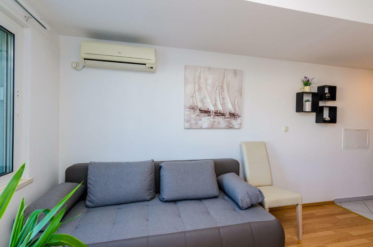 Apartments Lorena Mljet Pomena Exterior photo